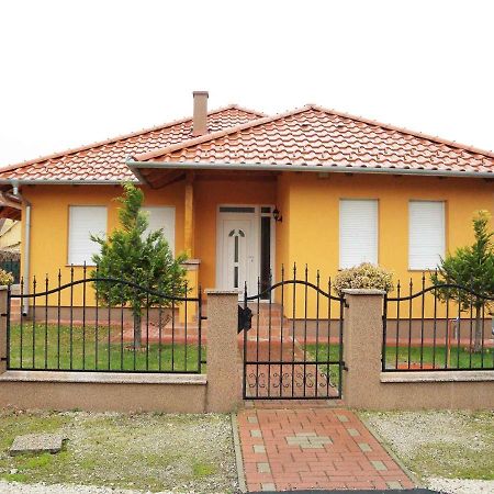 Holiday Home Balatonmariafurdo, Somogy 1 Balatonkeresztur Bagian luar foto