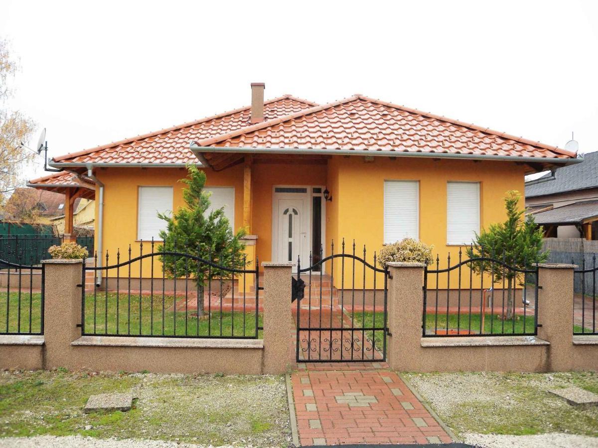 Holiday Home Balatonmariafurdo, Somogy 1 Balatonkeresztur Bagian luar foto