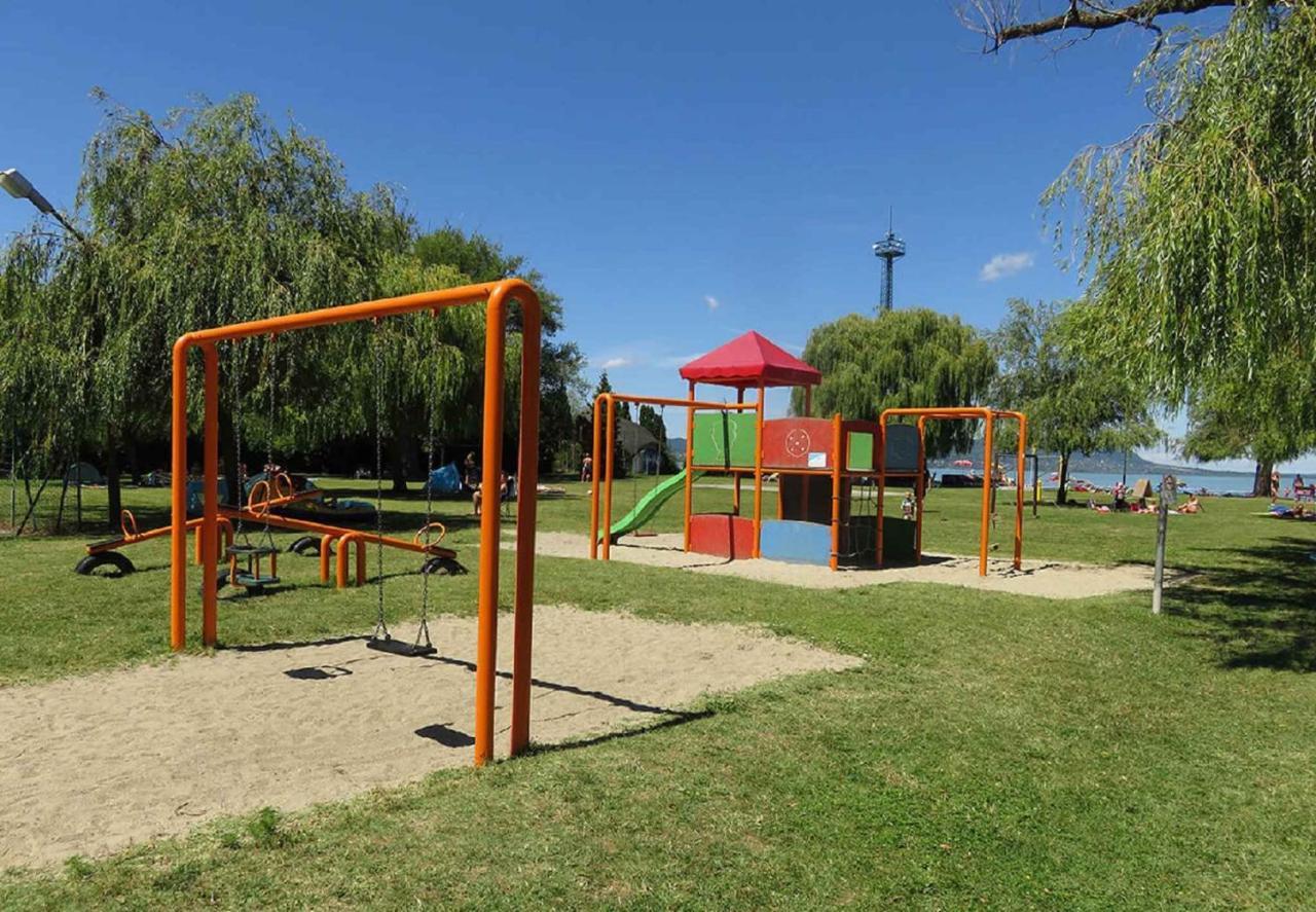 Holiday Home Balatonmariafurdo, Somogy 1 Balatonkeresztur Bagian luar foto