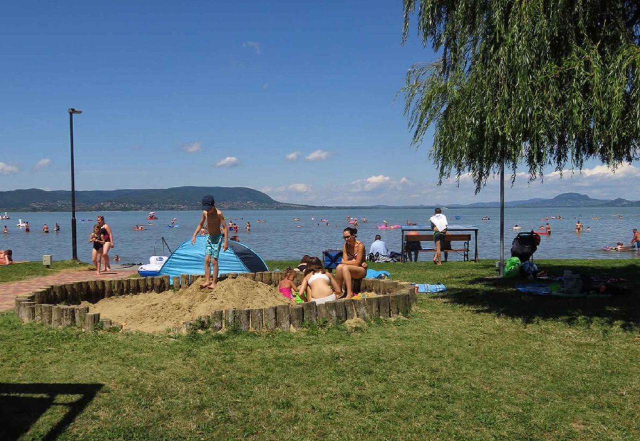Holiday Home Balatonmariafurdo, Somogy 1 Balatonkeresztur Bagian luar foto